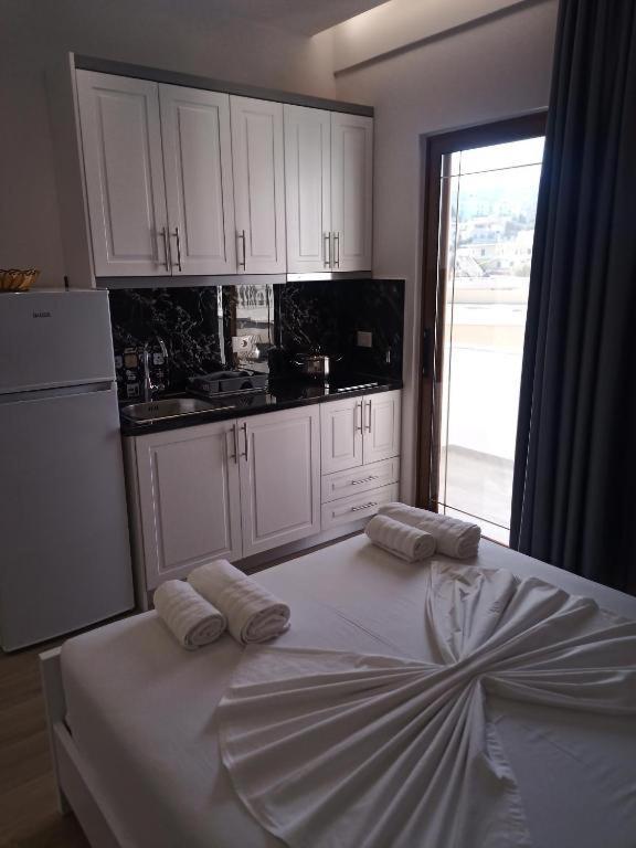 Hotel Opolonia Ksamil Luaran gambar